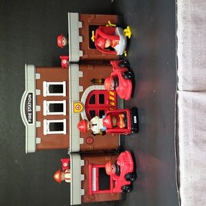 First Fire Station Flashing Lights & Sirens Chunky Little People Firemen